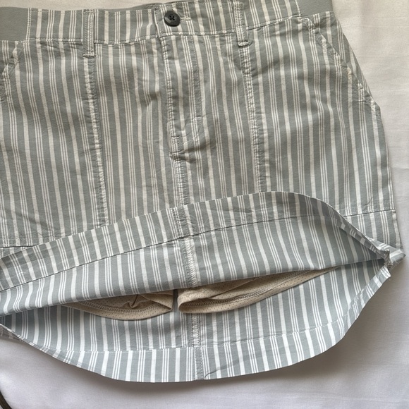 Lee Striped Mini Skirt in Light Gray and White - Picture 5 of 5